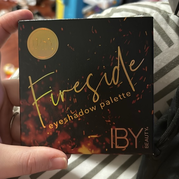 IBY Beauty Fireside eyeshadow palette - Picture 3 of 5
